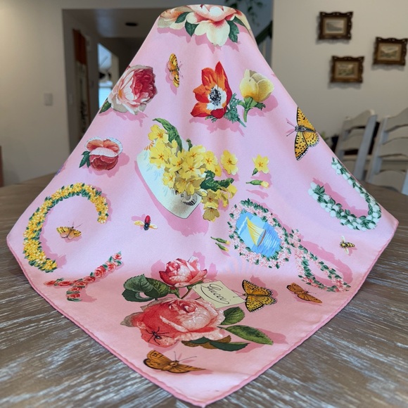 Authentic GUCCI Scarf - Picture 4 of 8